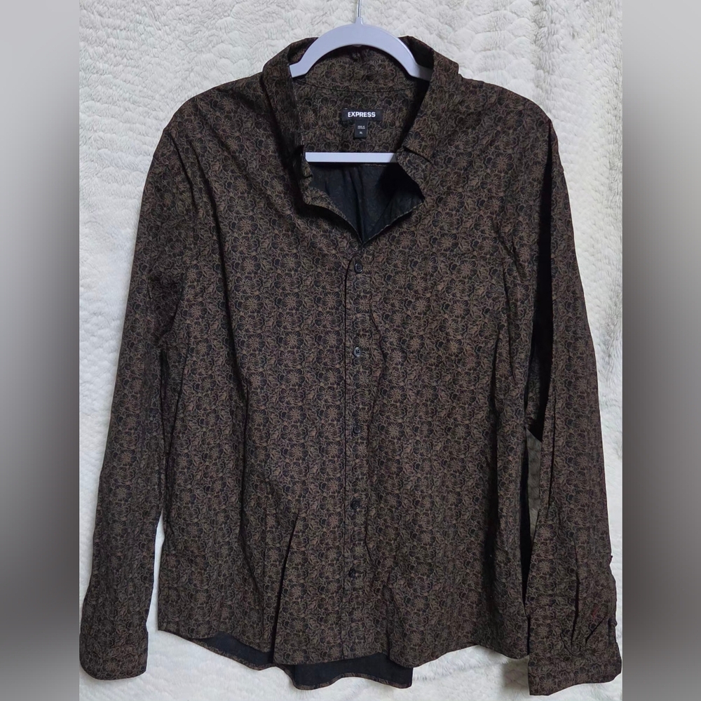 Express Men's Long Sleeve Button-Up Shirt in Brown and Black Pattern